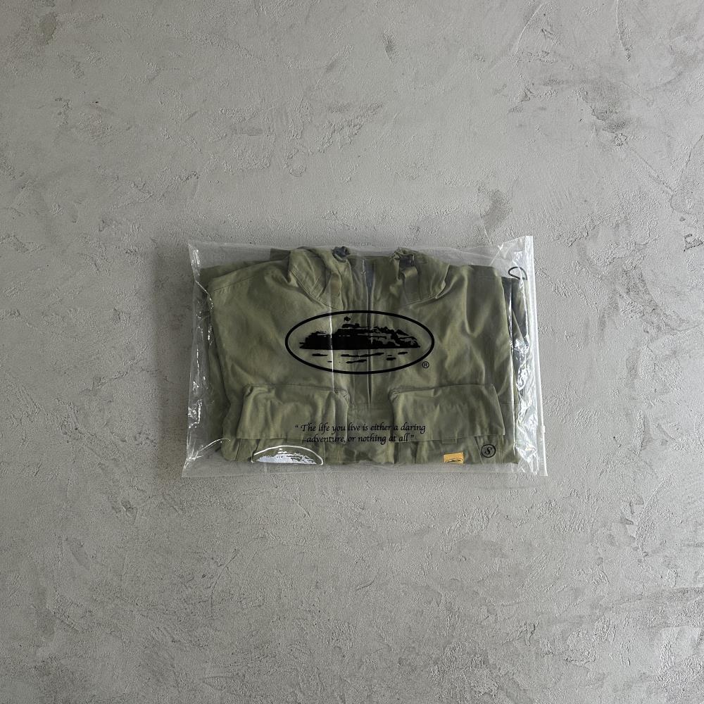 Slant pocket military green jacket