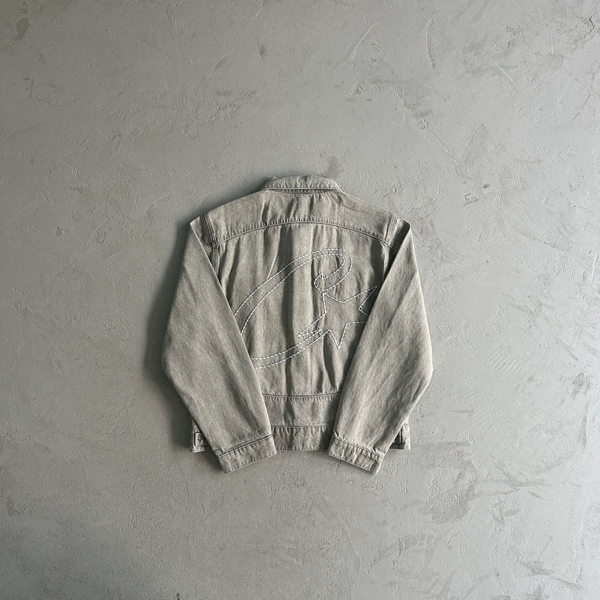 Grey Men's American high-street vintage denim outfit (jeans and denim jacket)