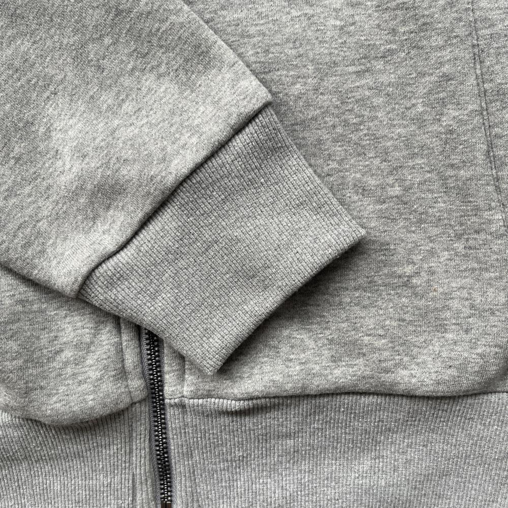 Widcard Zip-Grey/Monochrome